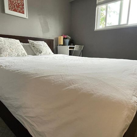 Private Room With Queen Bed In Richmond 202 Екстер'єр фото