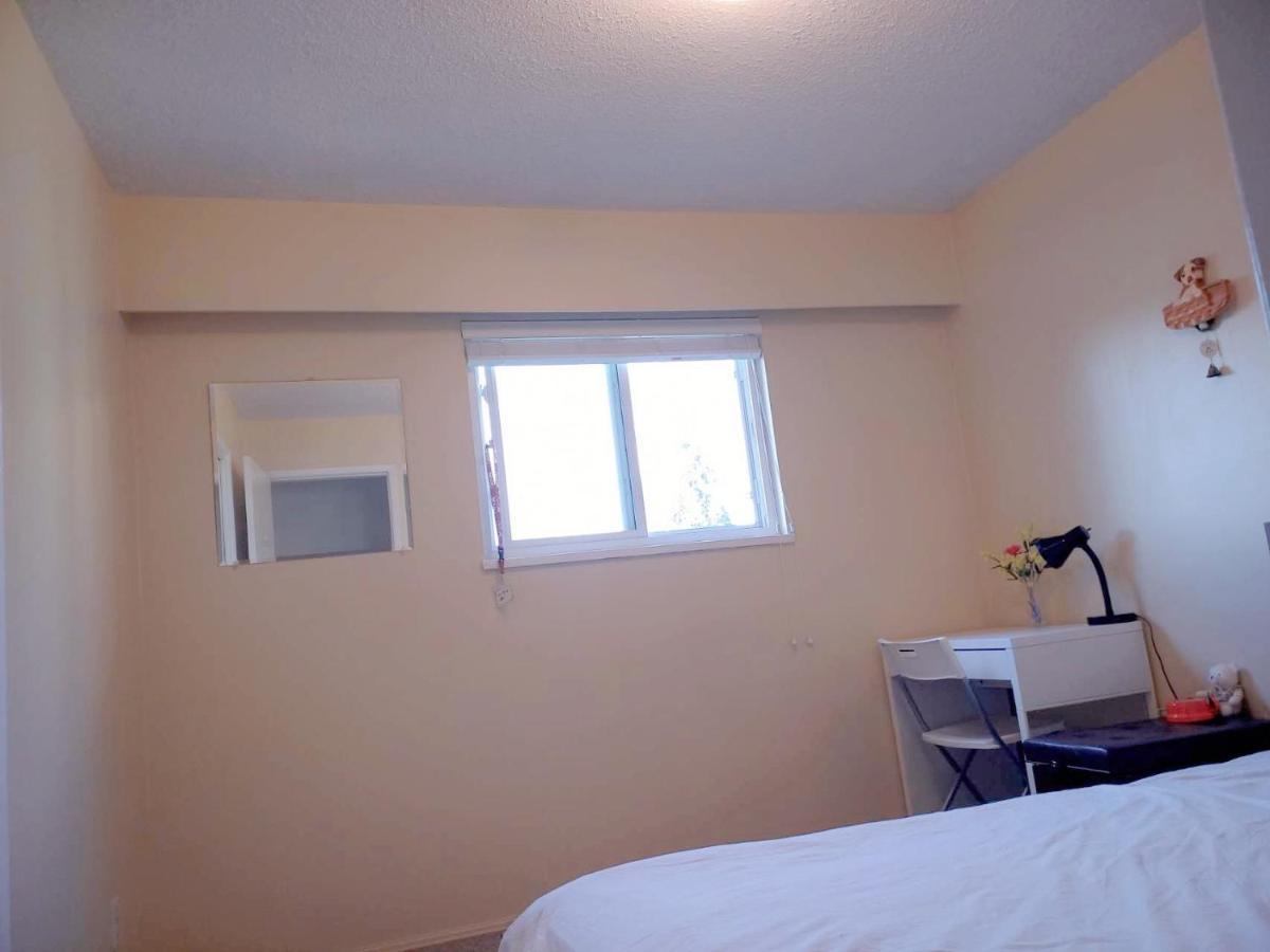 Private Room With Queen Bed In Richmond 202 Екстер'єр фото