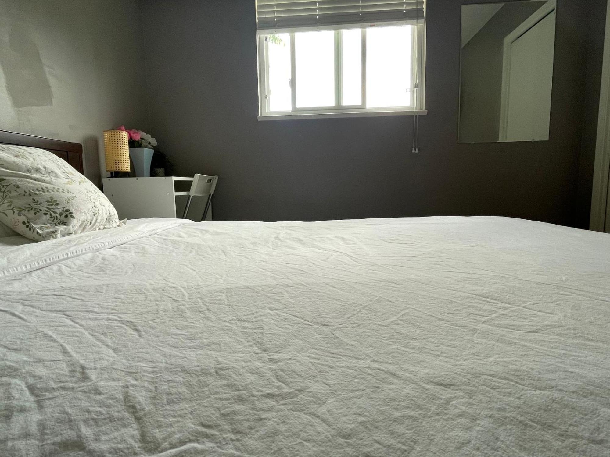 Private Room With Queen Bed In Richmond 202 Екстер'єр фото